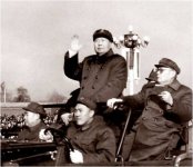 1966��11��26�գ�ë���ڱ����찲�Ź㳡�Ӽ����������ʦ���ͺ�